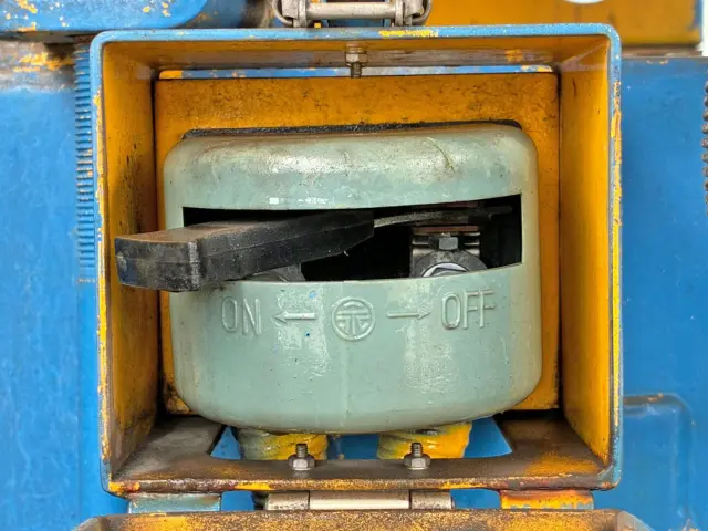 バッテリースイッチの状態です。|日野 プロフィア 2DG-FS1AJAの写真33