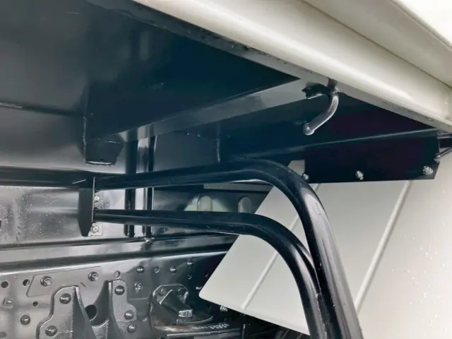 シャーシとネタの状態です。(縦ネタ・横ネタは鉄製です)|三菱 ファイター 2KG-FK62F(2WD)の写真6