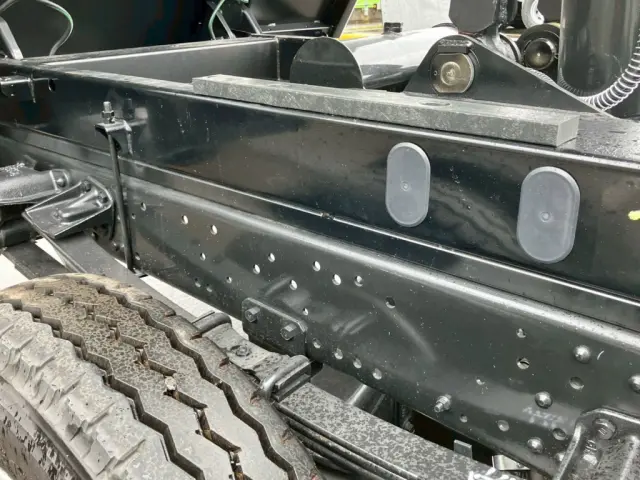 運転席側シャーシ後方に塗装の薄い箇所があります。|三菱 ファイター 2KG-FK62F(2WD)の写真16