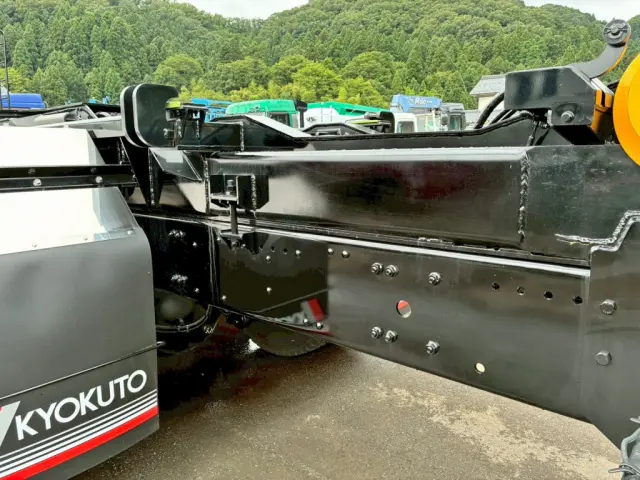 シャーシの状態です。|三菱 スーパーグレート 2PG-FV80VZの写真6