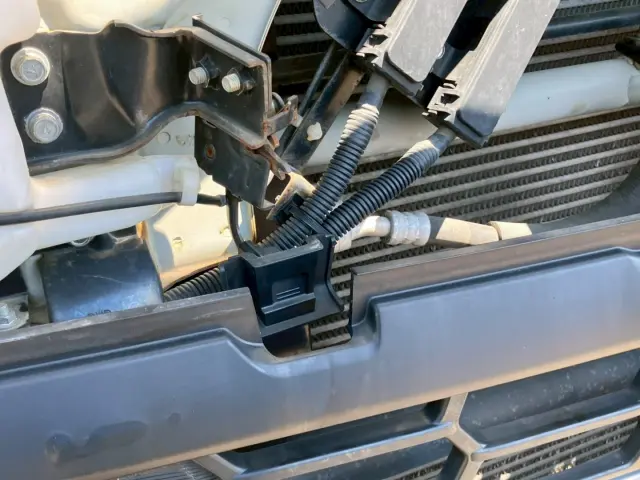 運転席側フロントパネルロック解除ボタンが作動不良です。(開時です)|三菱 スーパーグレート 2RG-FP74HDRの写真26