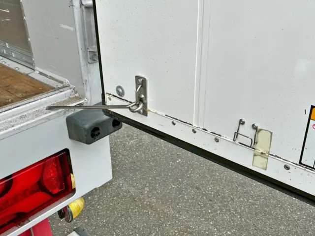 運転席側ストッパーの状態です。|三菱 スーパーグレート 2PG-FS84VZの写真13