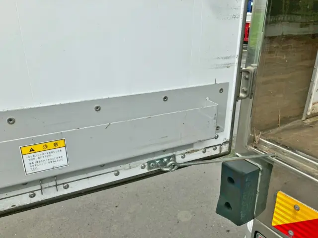 助手席側ストッパーの状態です。|三菱 スーパーグレート 2PG-FU75HZの写真12