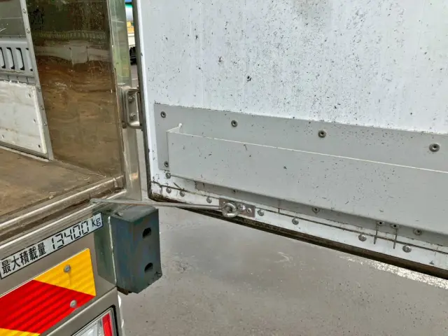 運転席側ストッパーの状態です。|三菱 スーパーグレート 2PG-FU75HZの写真14