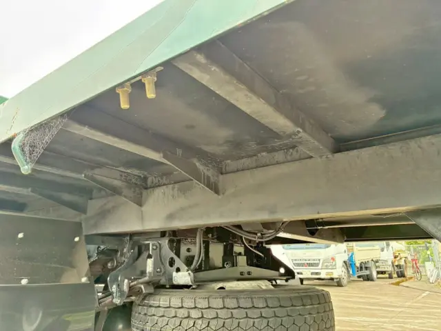 シャーシとネタの状態です。(縦ネタ・横ネタは鉄製です)|日野 レンジャー 2KG-FD2ABA(2WD)の写真6