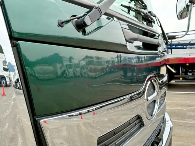 フロントパネルに少々歪みがあります。(運転席側)|日野 レンジャー 2KG-FD2ABA(2WD)の写真24
