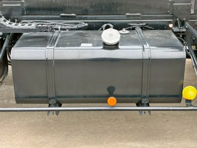 燃料タンクは200Lです。|日野 レンジャー 2KG-FD2ABA(2WD)の写真26