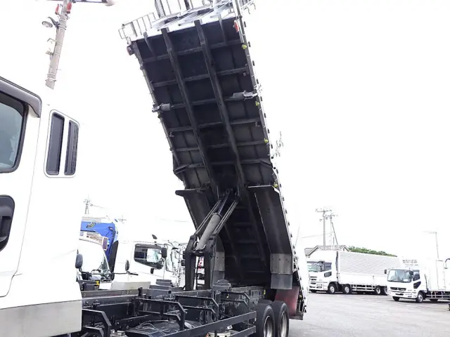 ボディー裏側の状態です。|三菱 スーパーグレート LKG-FV50VZの写真9