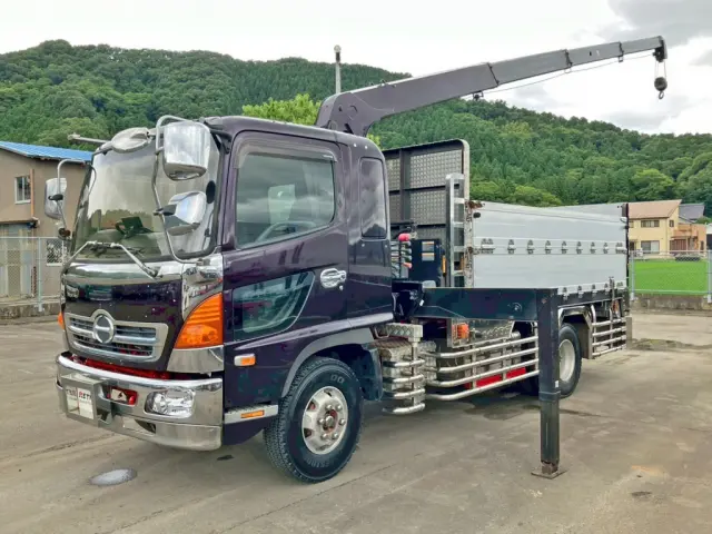 フロント周り、メッキパーツで飾っています。|日野 レンジャー KK-FD1JGEA(2WD)の写真1
