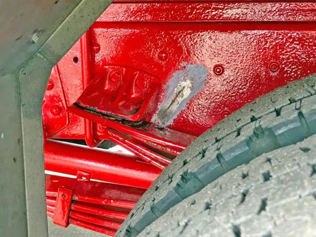 助手席側後方のメインフレーム左後部亀裂です。|日野 レンジャー KK-FD1JGEA(2WD)の写真11