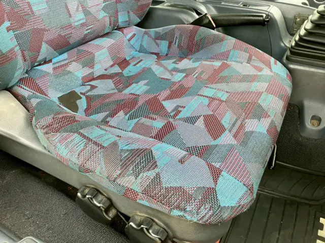 運転席側にヘタリがあります。|日野 レンジャー KK-FD1JGEA(2WD)の写真14