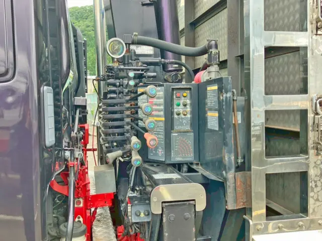 クレーンの操作レバーです。|日野 レンジャー KK-FD1JGEA(2WD)の写真27