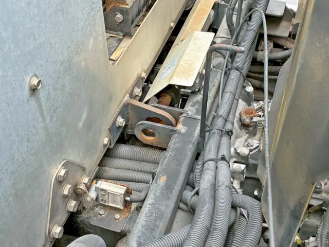 セーフティロックが作動不良です。|いすゞ ギガ QKG-CYZ77AJの写真17