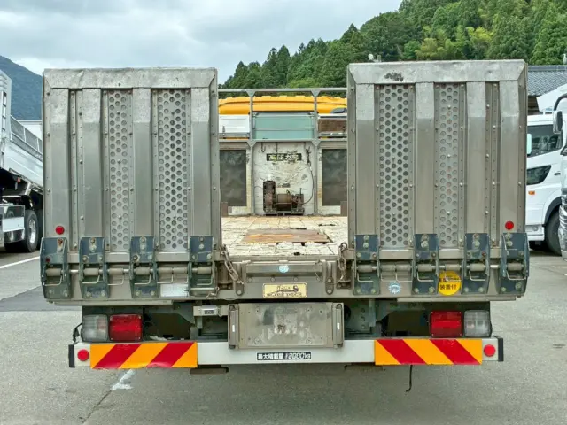 リヤ周りの状態です。|いすゞ ギガ QKG-CYZ77AJの写真32