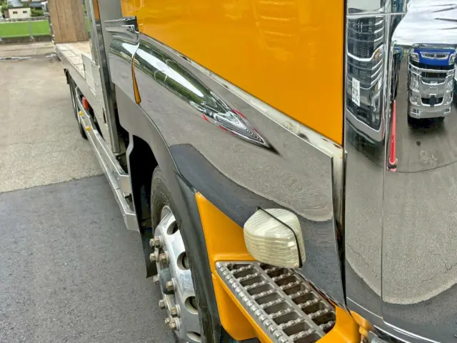 運転席ドアガーニッシュが外れています。|いすゞ ギガ QKG-CYZ77AJの写真39