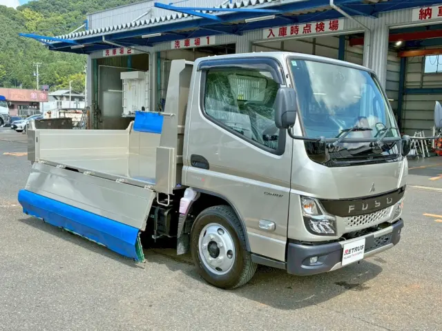 アオリを開いた状態です。|三菱 キャンター 2RG-FBA60(2WD)の写真2