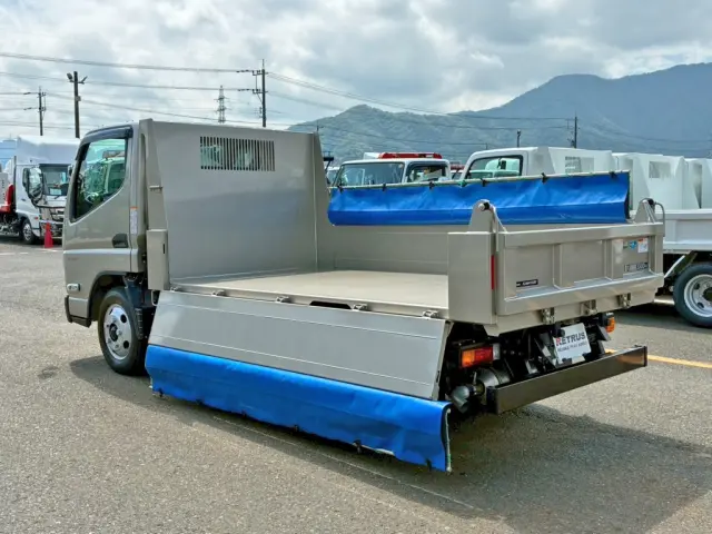 アオリを開いた状態です。|三菱 キャンター 2RG-FBA60(2WD)の写真3