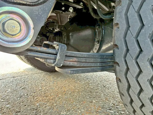 リーフサスです。|三菱 キャンター 2RG-FBA60(2WD)の写真5