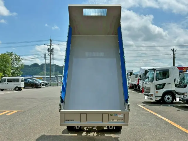 床板は鉄板です。|三菱 キャンター 2RG-FBA60(2WD)の写真8
