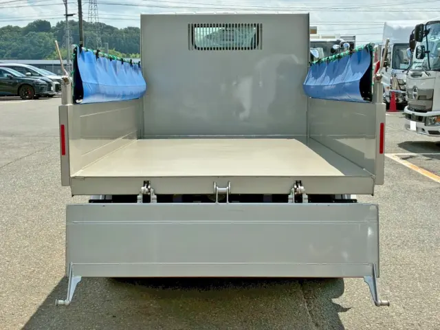 リヤゲートは上開きもできます。|三菱 キャンター 2RG-FBA60(2WD)の写真20