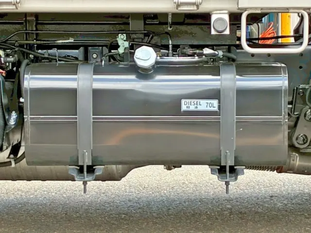 燃料タンクは70Lです。|三菱 キャンター 2RG-FBA60(2WD)の写真24