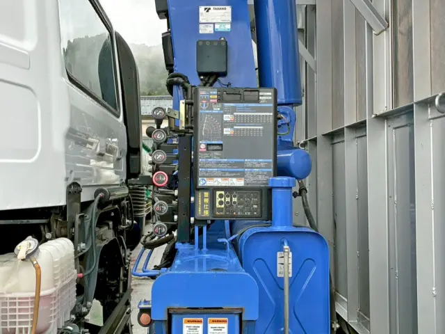 クレーンの操作レバーです。|ＵＤ クオン 2PG-CG5CAの写真28