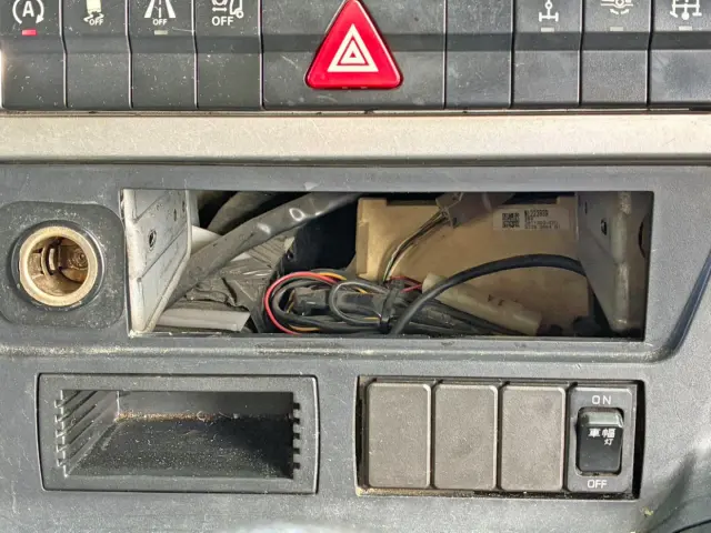 コンソールボックスが欠品しています。|三菱 スーパーグレート 2PG-FV70HZの写真48