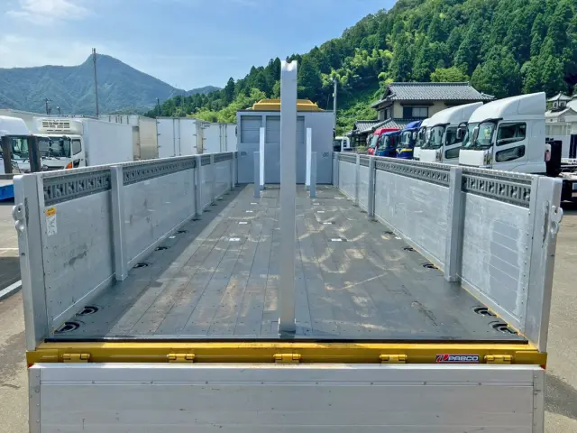 いすゞ ギガ 2PG-CYZ77Cの写真11