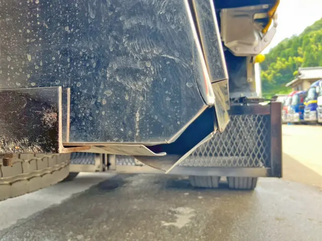 工具箱の角に傷・へこみ・割れがあります。|いすゞ ギガ 2PG-CYZ77Cの写真22