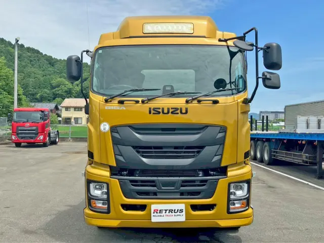 フロントパネルに脱着・板金跡があります。|いすゞ ギガ 2PG-CYZ77Cの写真29