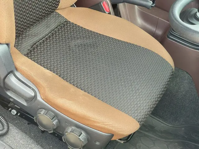 運転席座面にヘタリがあります。|日野 レンジャー 2PG-FD2ABG(2WD)の写真8