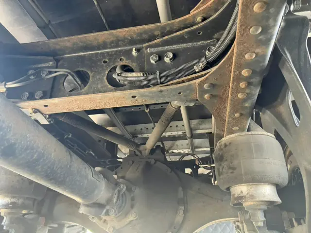 デフ周りのサビの状態です。(助手席側)|日野 レンジャー 2PG-FD2ABG(2WD)の写真23