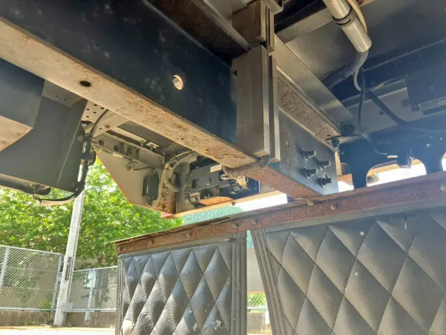 運転席側メインフレーム後方下部にサビがあります。|日野 レンジャー 2PG-FD2ABG(2WD)の写真26