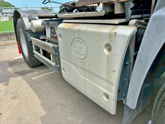 マフラーカバーにキズ・サビがあります。|UD クオン 2PG-GK5AABの写真21
