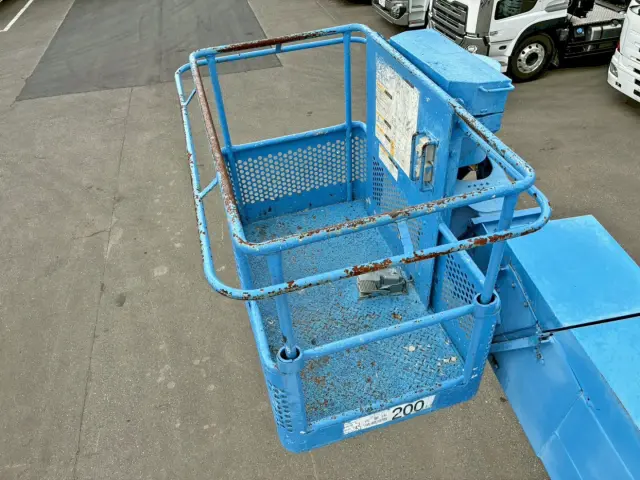 バケットの耐荷重は200㎏です。|日野 レンジャー BDG-FC6JGWA(2WD)の写真14