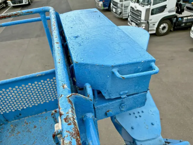 バケット部コントロールパネルのフタ閉まり不良 及び ロック欠品しています。|日野 レンジャー BDG-FC6JGWA(2WD)の写真16