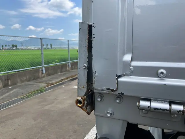 運転席側後方のアオリロックがピン曲がりのため開閉不良です。|日野 レンジャー 2KG-FC2ABA(2WD)の写真31