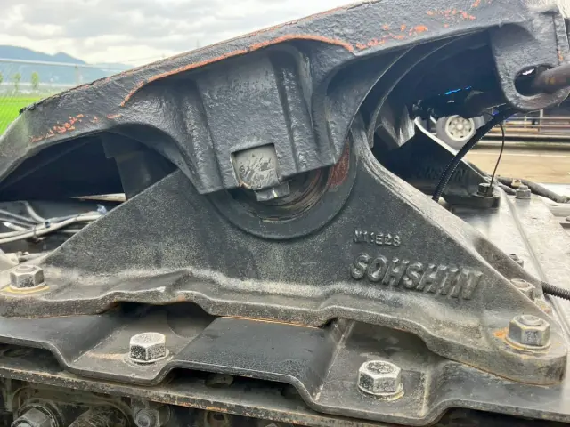 カプラ運転席側軸ブッシュが切れています。|いすゞ ギガ QKG-EXD52ADの写真16