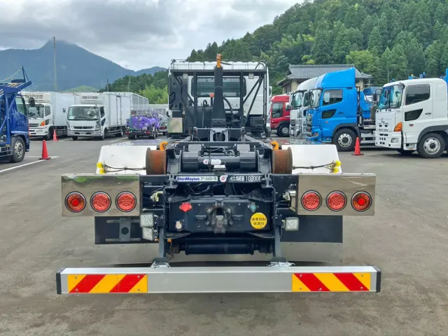 リア周りの状態です。|UD クオン QKG-CW5YL改(6x4)の写真17