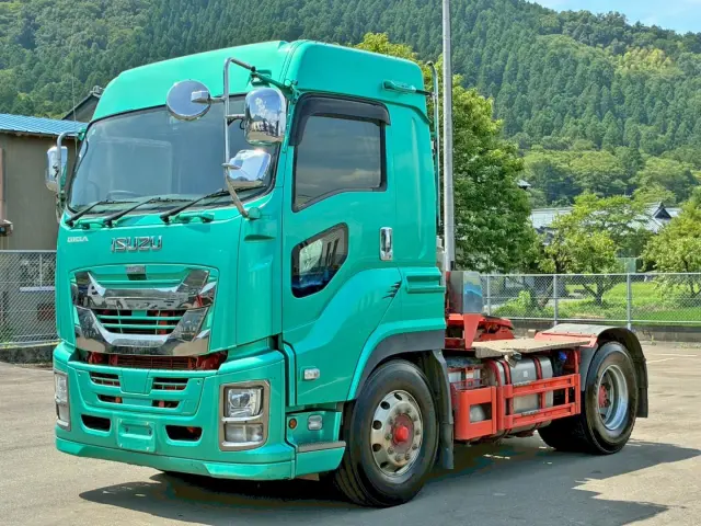 フロント周り、メッキパーツで飾っています。|いすゞ ギガ 2PG-EXD52CDの写真1