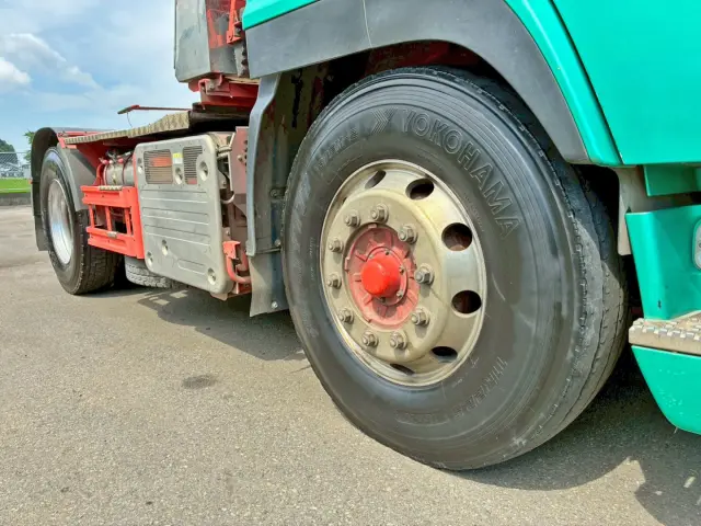 1軸目運転席側のアルミホイールの状態です。|いすゞ ギガ 2PG-EXD52CDの写真19