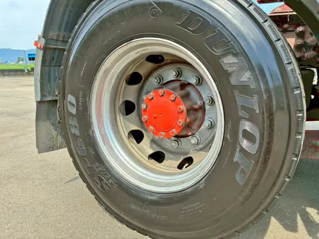 2軸目運転席側のスチールホイールの状態です。|いすゞ ギガ 2PG-EXD52CDの写真21