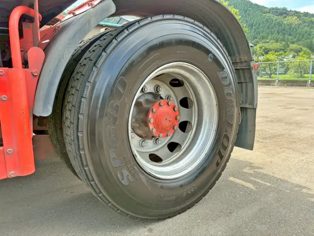 2軸目助手席側のスチールホイールの状態です。|いすゞ ギガ 2PG-EXD52CDの写真22