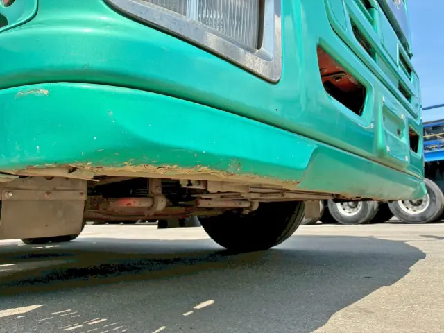フロントバンパー運転席側下部にキズがあります。|いすゞ ギガ 2PG-EXD52CDの写真26