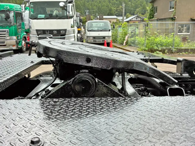 カプラ軸部にガタがあります。(助手席側)|日野 プロフィア 2DG-SS1EKHAの写真17