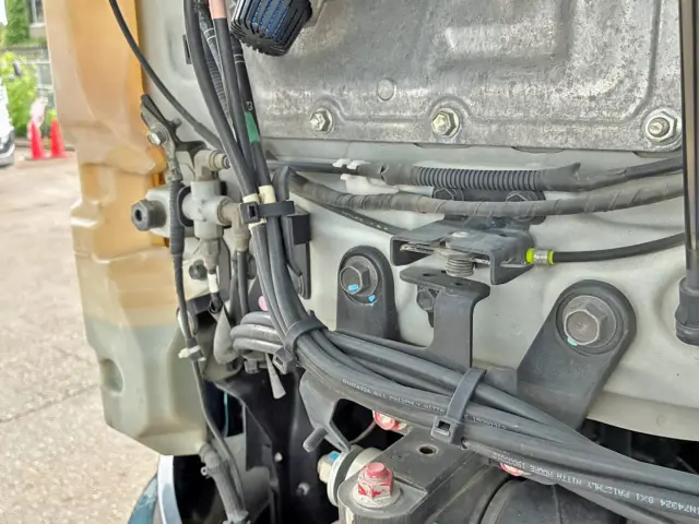 フロントパネルロック作動不良です。(運転席側)|日野 プロフィア 2DG-SS1EKHAの写真28