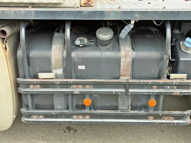 燃料タンクは400Lです。|三菱 スーパーグレート QKG-FV60VJRの写真30