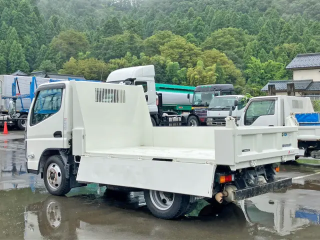 三菱 キャンター 2RG-FBA60(2WD)の写真3