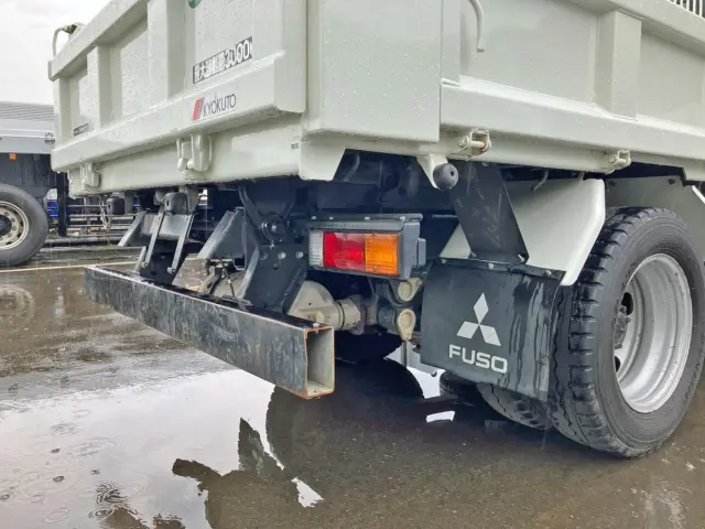 運転席側リヤゲートカバー欠品です。|三菱 キャンター 2RG-FBA60(2WD)の写真15