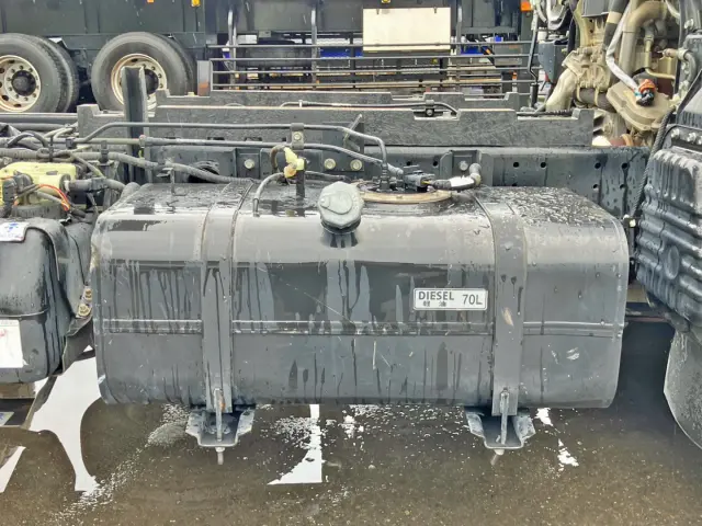 燃料タンクは70Lです。|三菱 キャンター 2RG-FBA60(2WD)の写真21